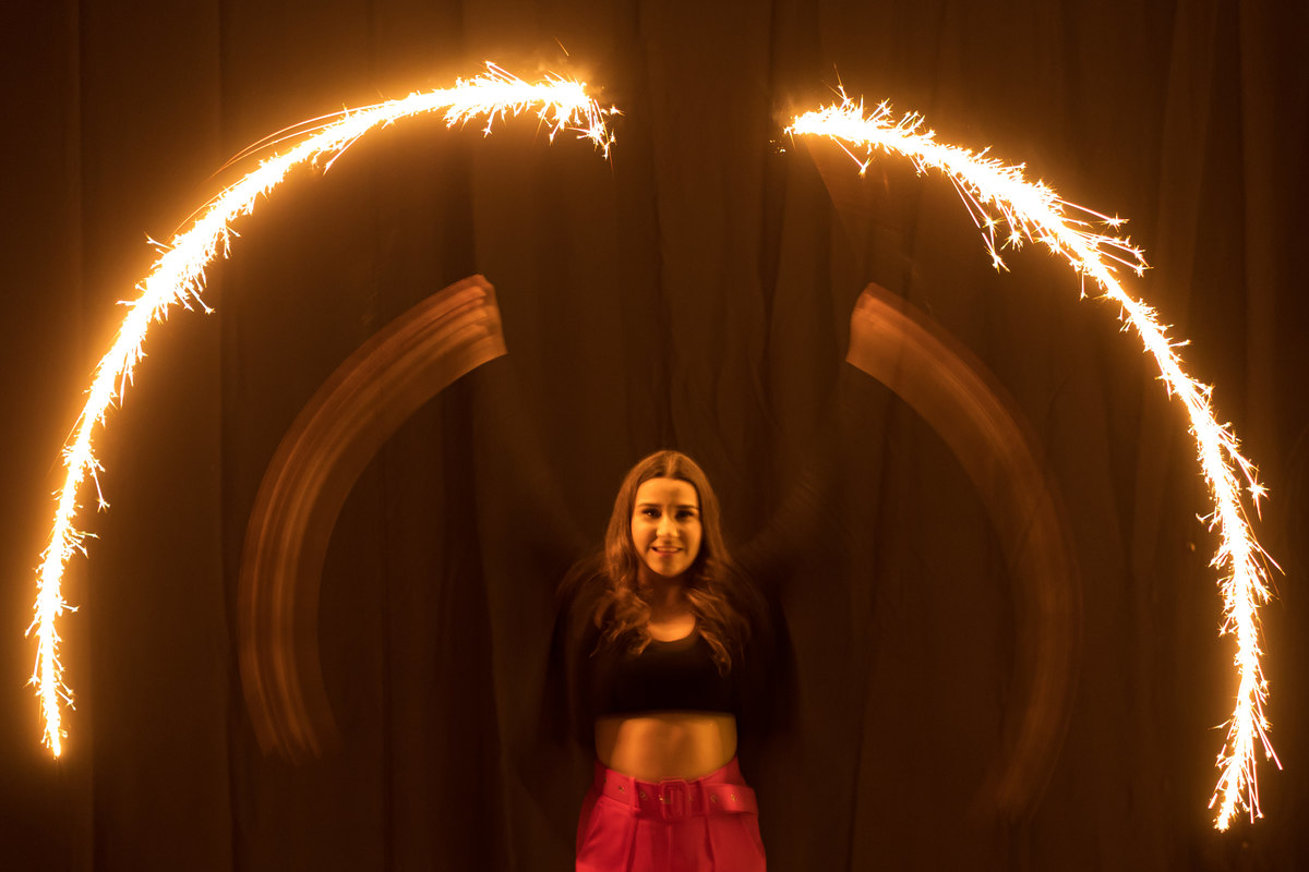 Ensaio de 15 anos da Gabriela no estúdio com foco em naturalidade e elegância. Fotógrafo de debutantes em Guarapari que cria memórias eternas.