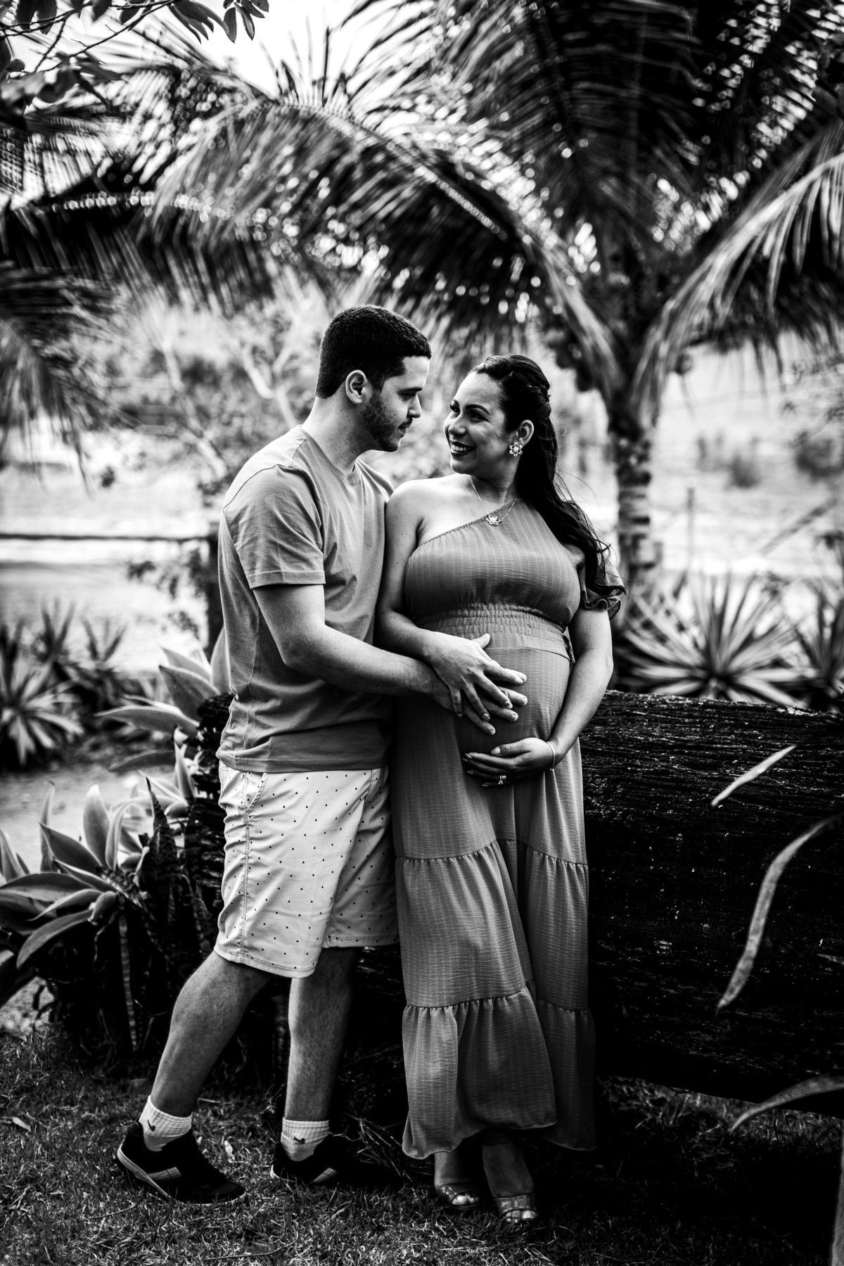 Fotos de gestante na natureza, Fotografia de gestante com foco na barriga