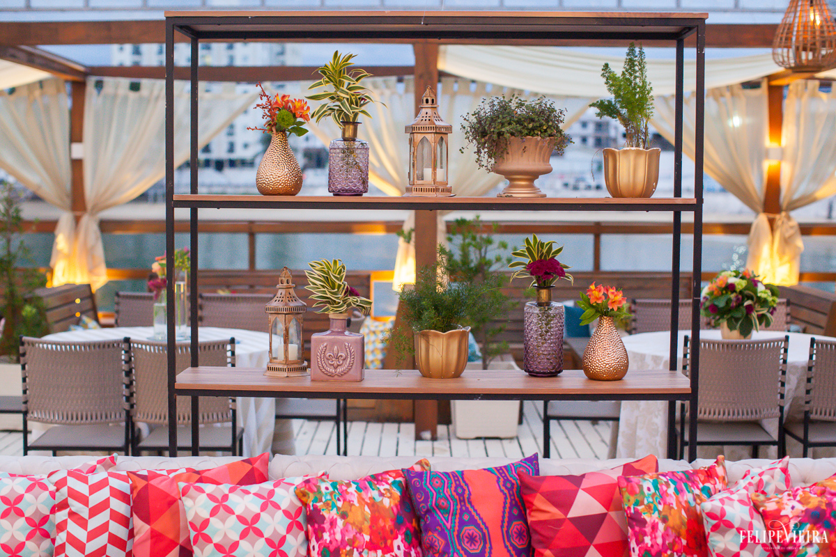 Detalhes da decoração da área externa do hotel porto do sol para a festa do casamento em foto feita por felipe vieira fotografo de casamentos em guarapari
