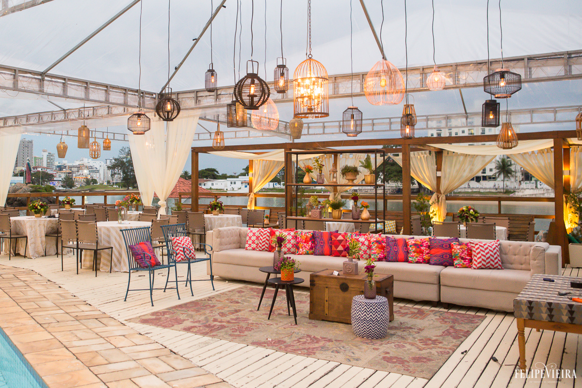 área externa do hotel arrumada para a festa do casamento no hotel porto do sol em foto feita por felipe vieira fotografo de casamentos em guarapari