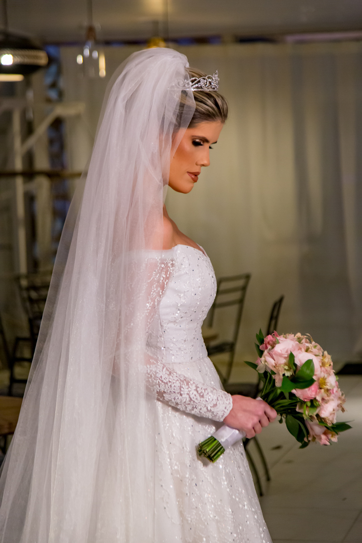 Making of da noiva capturando a ansiedade e alegria nos preparativos.