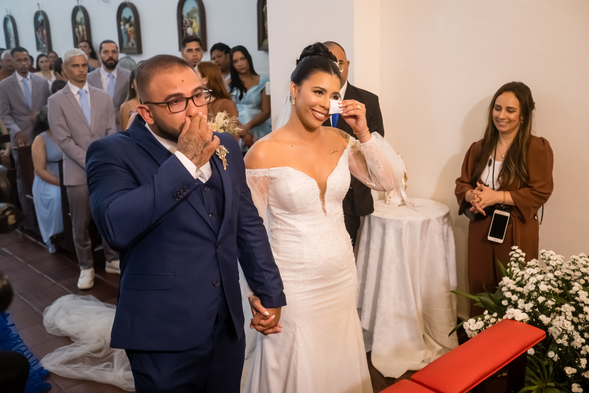 Noiva faz entrada emocionante na antiga Matriz de Guarapari, deixando todos encantados.
Casamento tradicional e elegante na Igreja Matriz Nossa Senhora da Conceição.