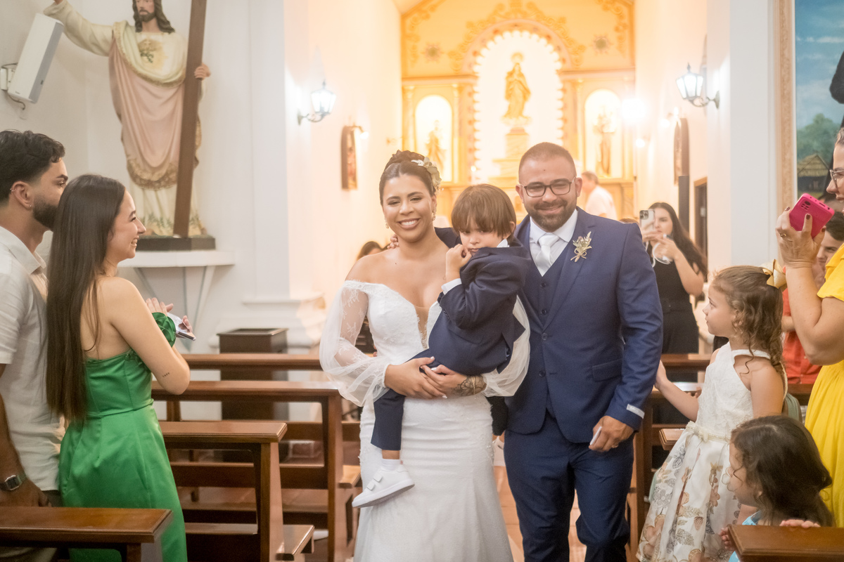 Casamento religioso com cerimônia emocionante na Igreja Matriz de Guarapari.
Noivos celebram o amor na Matriz Nossa Senhora da Conceição com familiares e amigos.
Igreja Matriz de Guarapari: tradição e fé em uma cerimônia inesquecível.