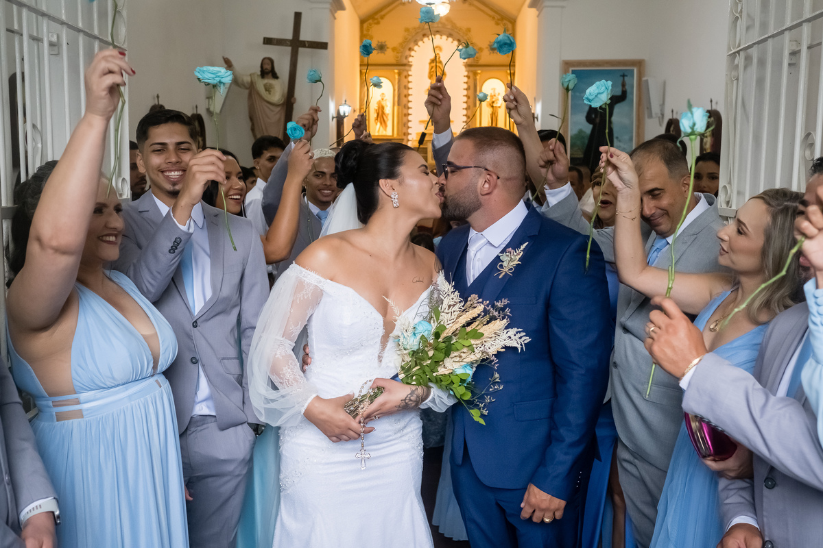 Celebração única na Igreja Matriz Nossa Senhora da Conceição, com momentos marcantes.
Casamento clássico e cheio de emoção na histórica Matriz de Guarapari.
Noivos trocam votos em uma cerimônia religiosa na Matriz de Guarapari, rodeados de amor.