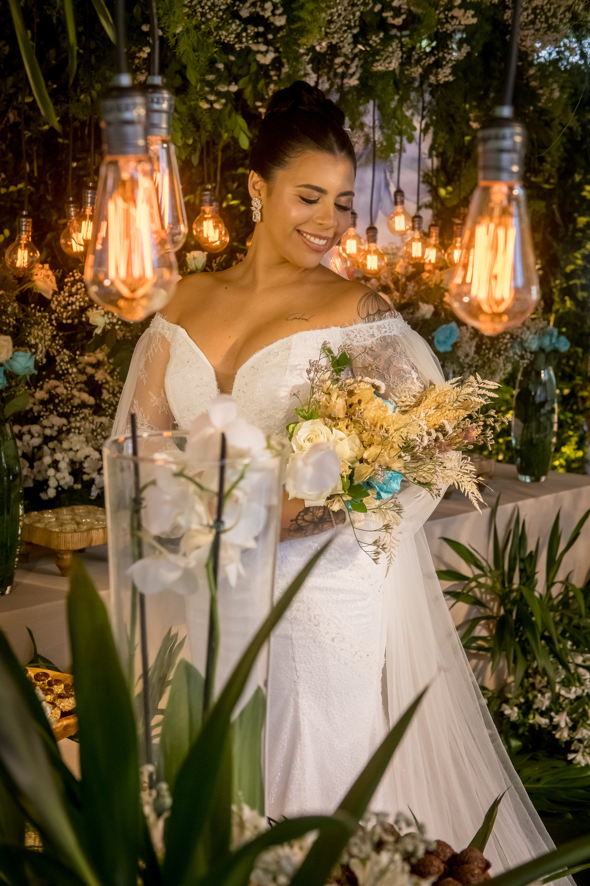 Fotos protocolares com amigos e familiares, além de retratos dos noivos na mesa do bolo, são prioridades na fotografia de casamento no Espírito Santo.