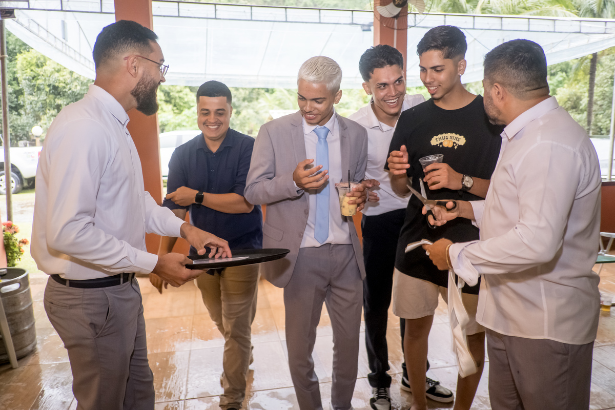 Banda para casamento com repertório variado agradando todos os estilos.
Músicas românticas embalam os primeiros momentos da pista de dança.