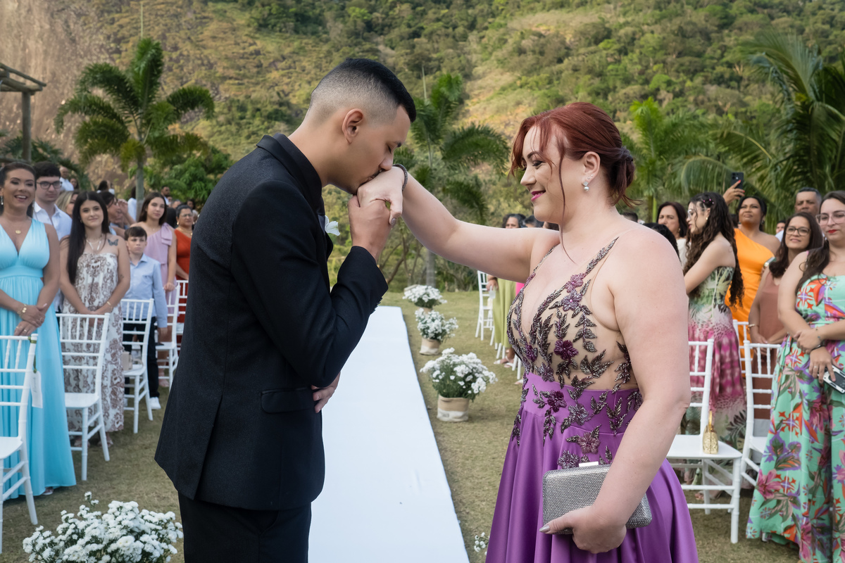uenos Aires, em Guarapari, é o destino ideal para quem deseja uma cerimônia de casamento ao ar livre cheia de encanto.
