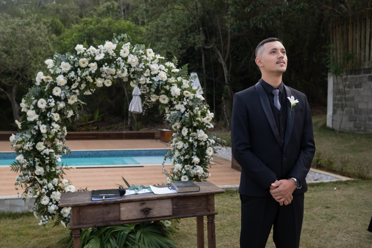 Fotógrafo de casamento em Guarapari destaca a beleza natural das cerimônias ao ar livre na região de Buenos Aires.