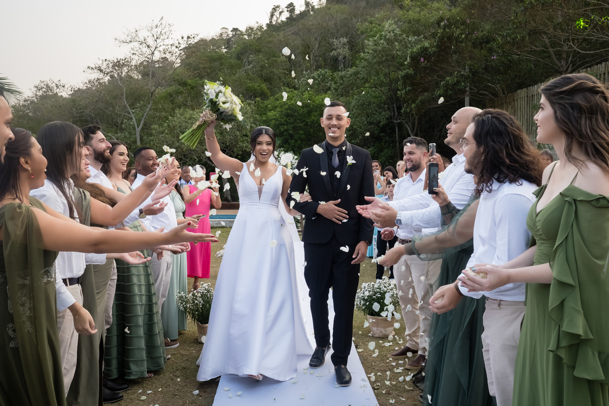 Cerimônias ao ar livre na região de Buenos Aires, Guarapari, são únicas e registradas por fotógrafos especializados.