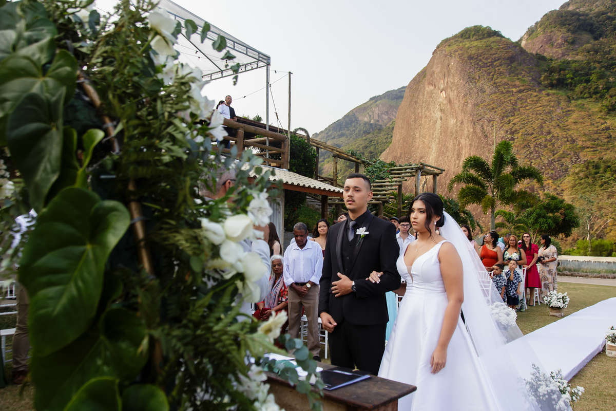 A beleza de uma cerimônia ao ar livre no campo em Guarapari merece ser eternizada com um fotógrafo especializado.