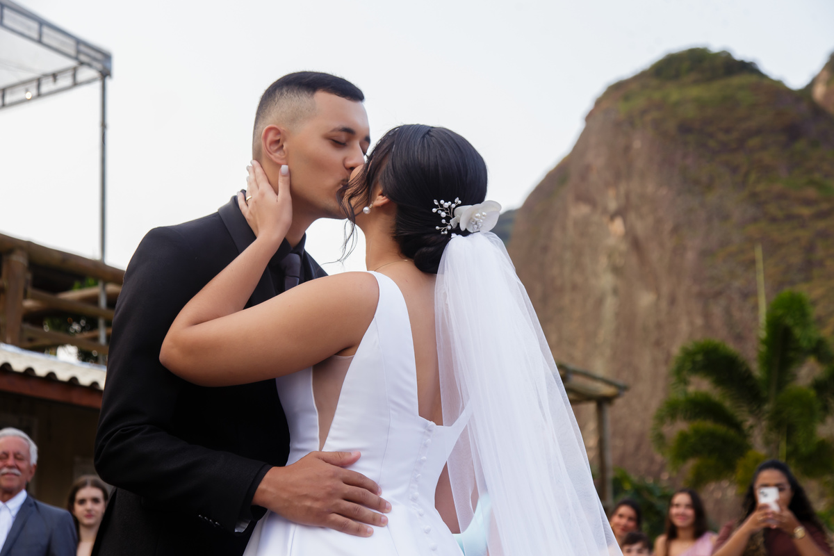 Cerimônias no campo em Guarapari são perfeitas para quem busca um casamento inesquecível, capturado com arte.