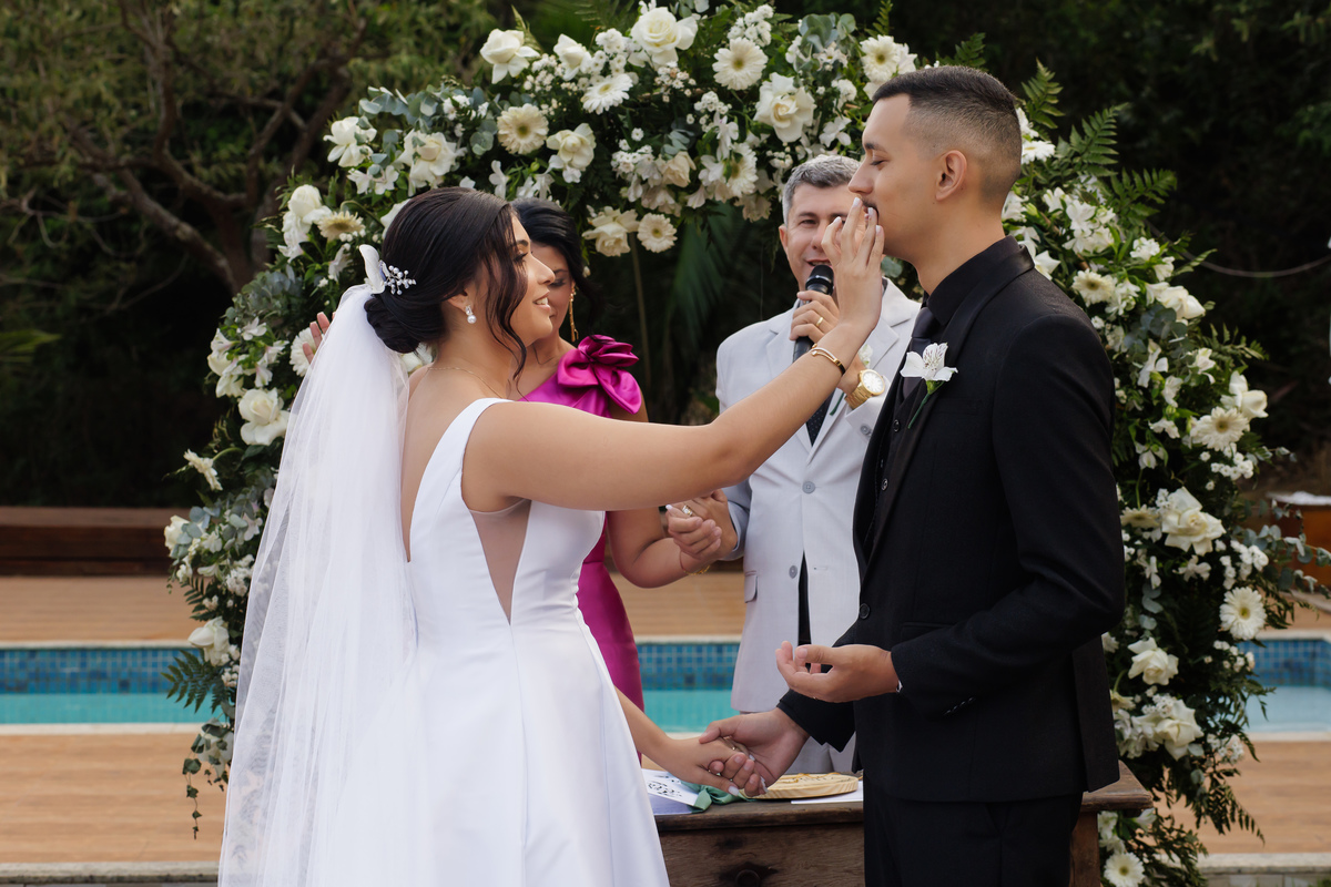 Casamentos ao ar livre em Buenos Aires, Guarapari, oferecem um cenário natural encantador para fotografia de casamento.