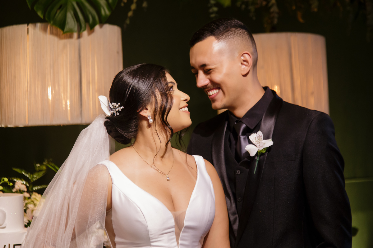 A fotografia de casamento no Espírito Santo transforma as fotos protocolares e os retratos na mesa do bolo em memórias inesquecíveis.