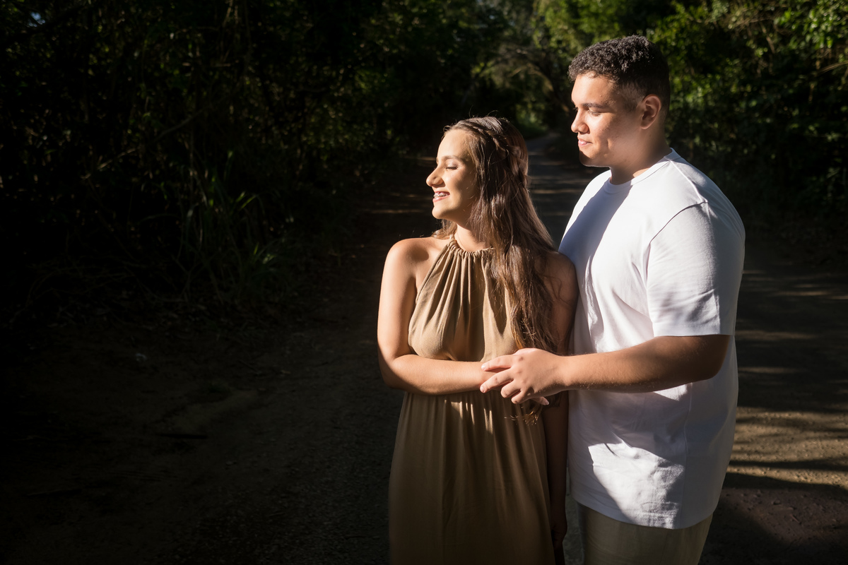 otógrafo de casamentos em Guarapari para ensaio pré-wedding na praia.
Ensaio pré-wedding na praia de Guarapari com registros autênticos.