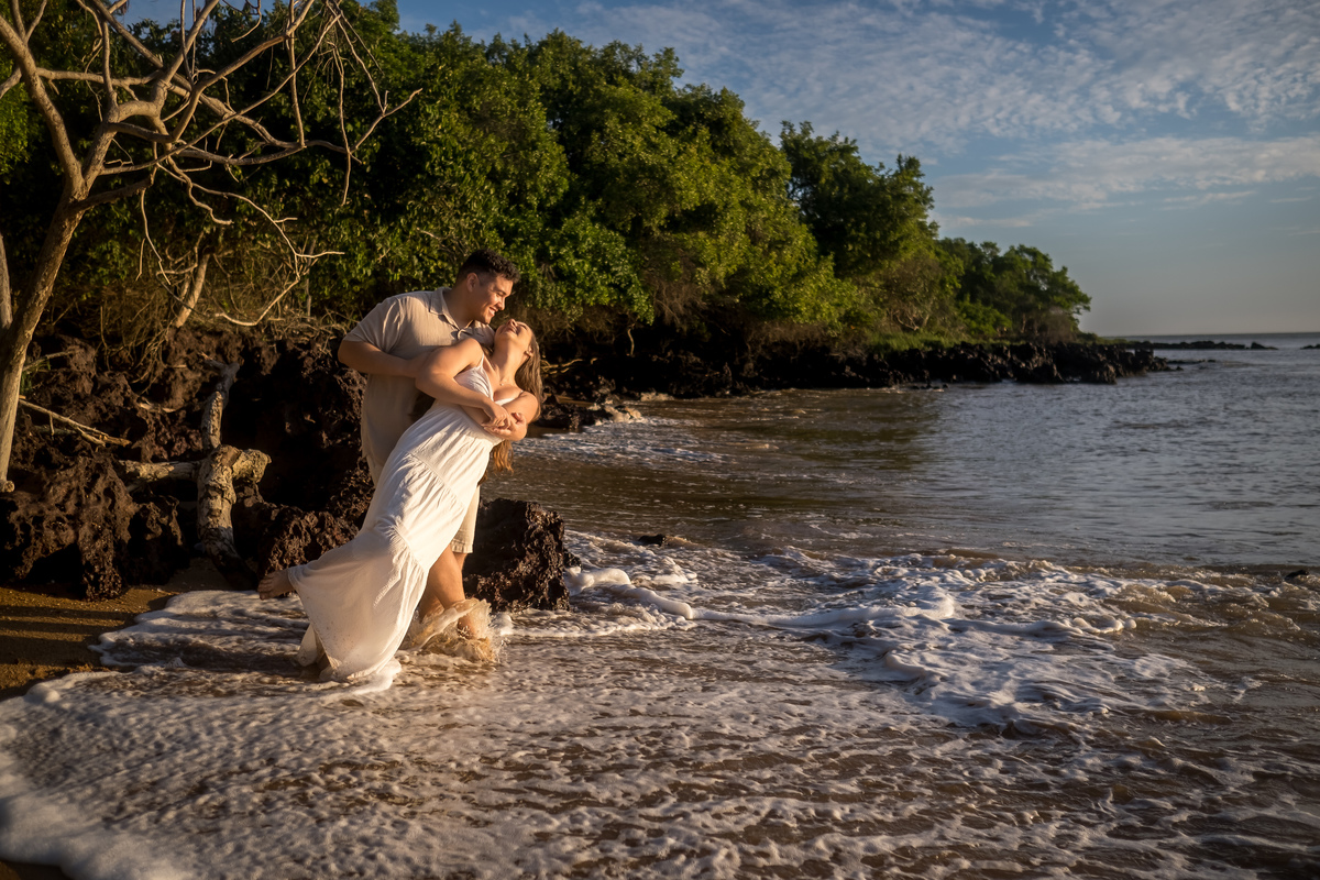 Sessão na praia com fotógrafo de casamento em Guarapari.
Pré-wedding na praia com fotógrafo de casamentos no Espírito Santo.