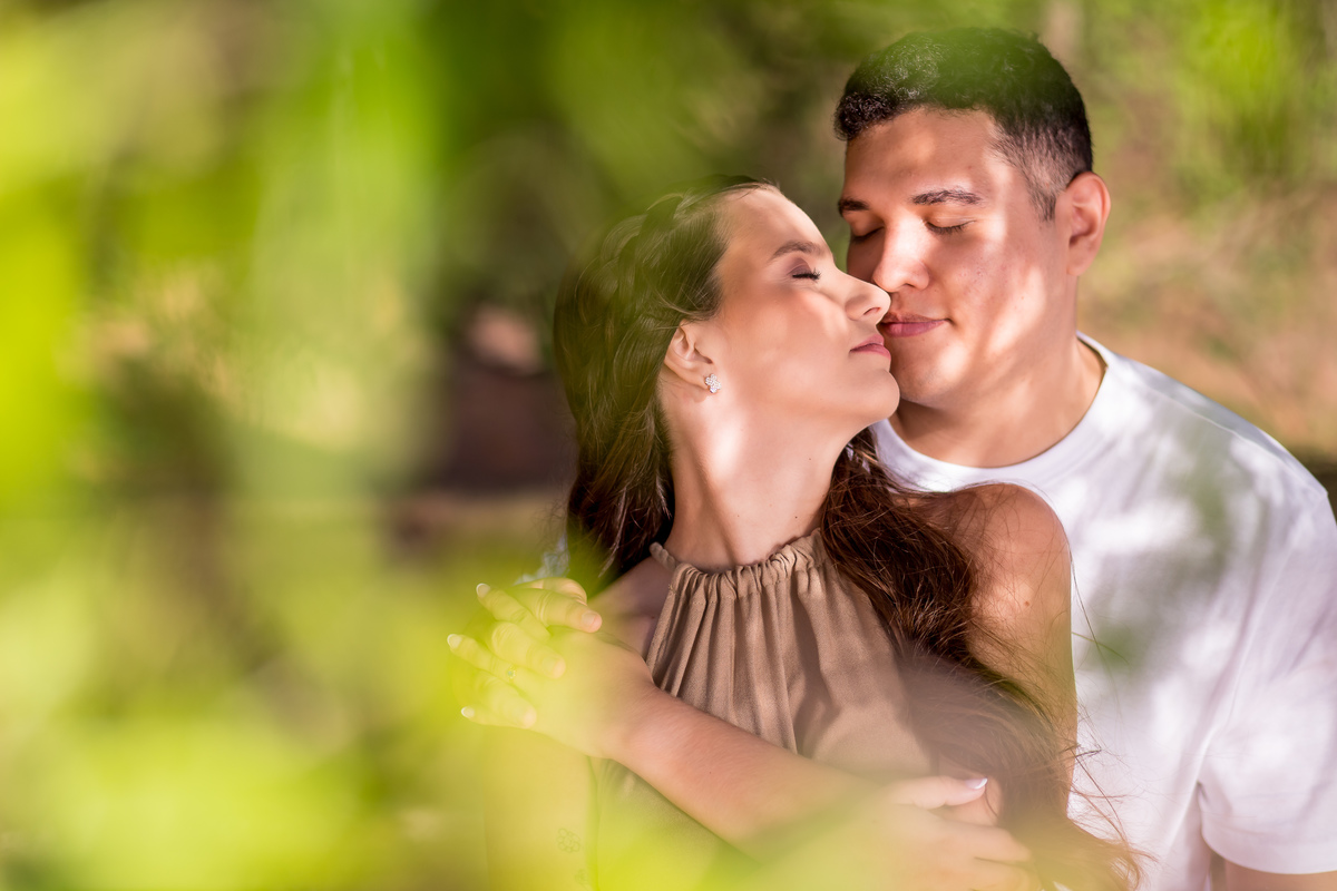 Ensaio de casal na praia para fotografia de casamento no Espírito Santo.
Fotos pré-wedding na praia com fotógrafo de casamentos em Guarapari.

