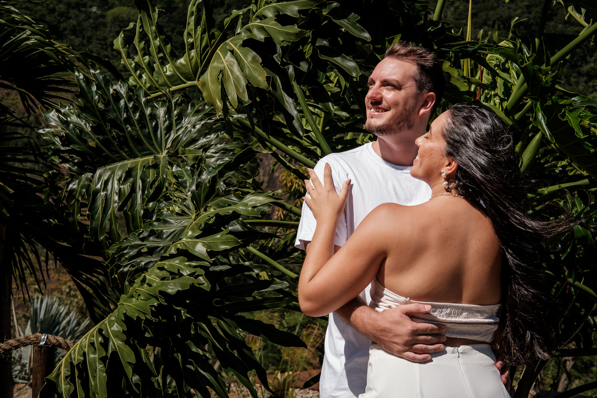 Ensaio pré-wedding na praia com fotógrafo de casamentos no Espírito Santo.