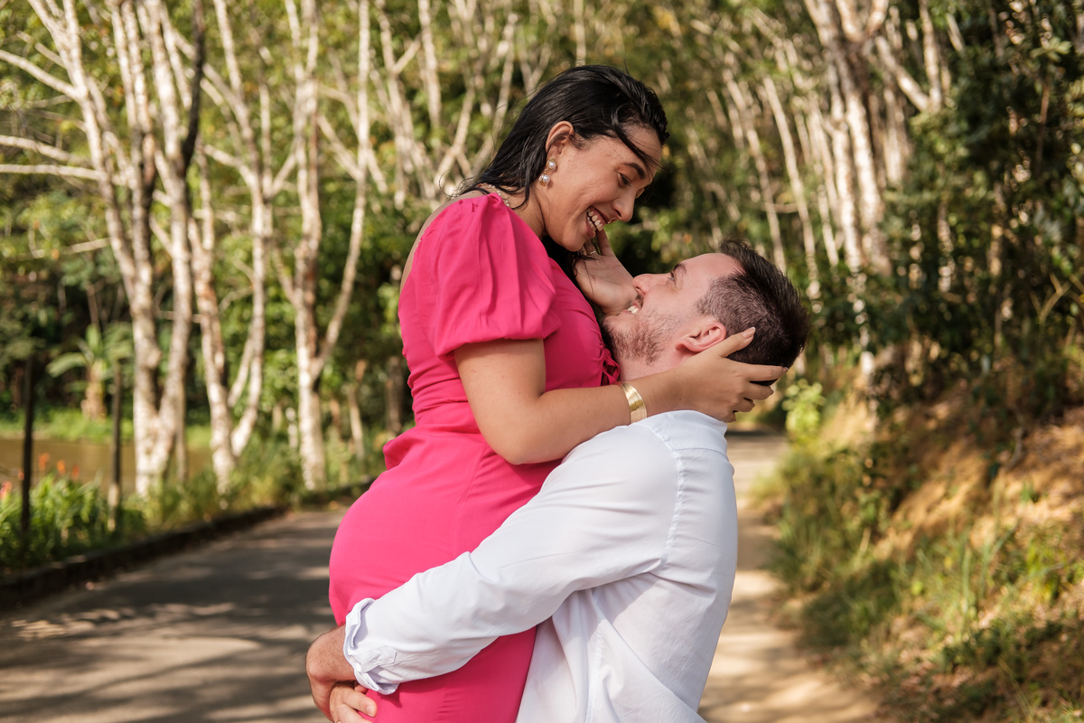 Fotógrafo especializado em ensaios pré-wedding no campo no Espírito Santo.
Ensaio pré-wedding romântico em meio à natureza de Buenos Aires, Guarapari.