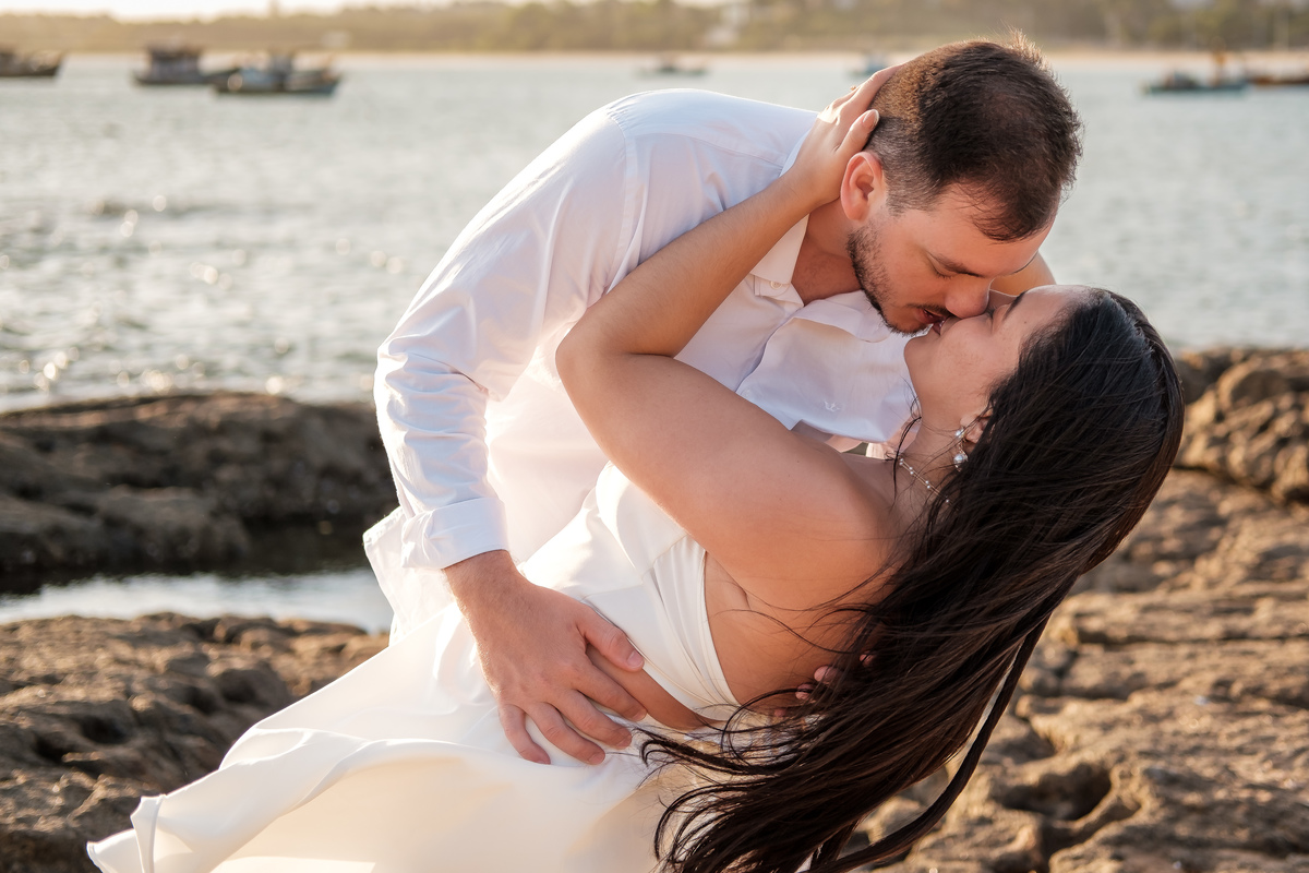 Pré-wedding na praia com fotógrafo de casamentos no Espírito Santo.
Ensaio de casal na praia com fotógrafo profissional em Guarapari.