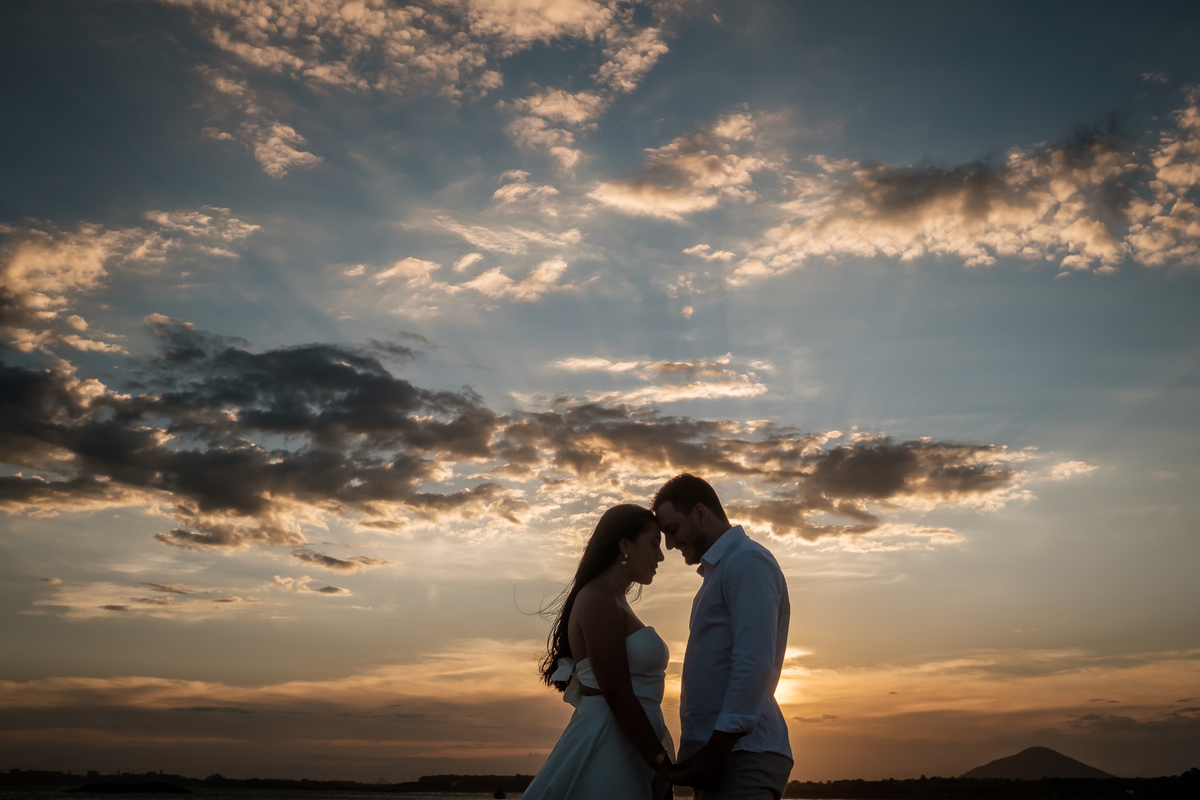 Sessão na praia com fotógrafo de casamento em Guarapari.