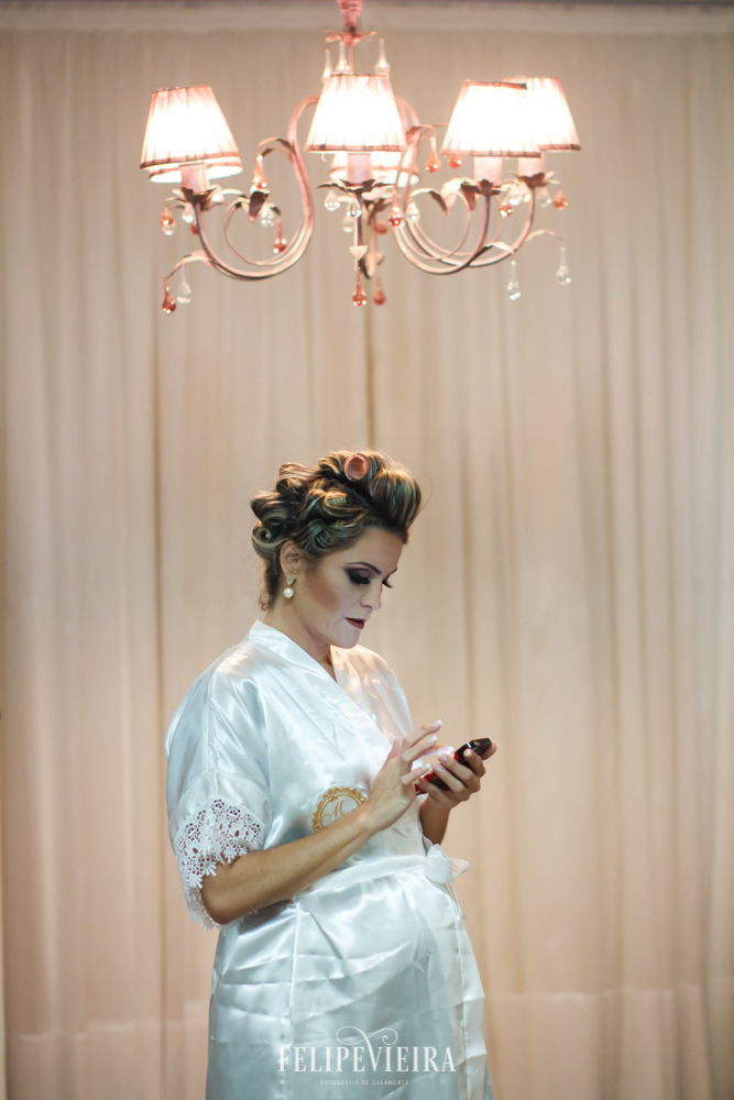 maquiagem de noiva no dia do casamento em Guarapari