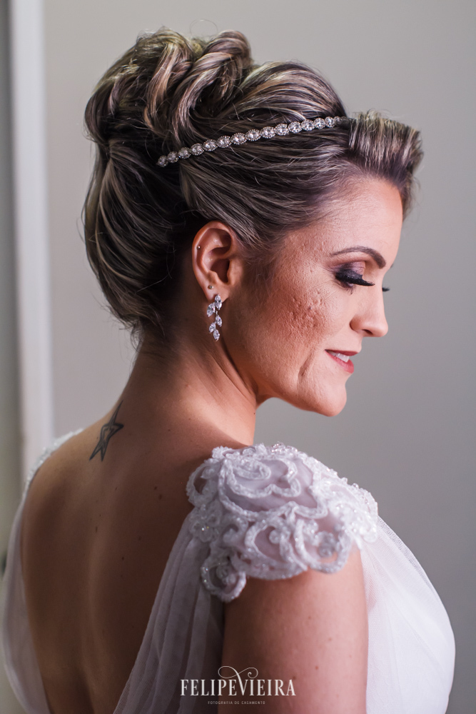 retrato noiva maquiagem de noiva penteado de noiva em Guarapari