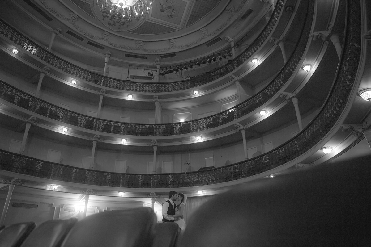 ensaio pós wedding, noiva bailarina, ensaio no theatro Carlos Gomes, ensaio casal em Vitória, casamento em Guarapari