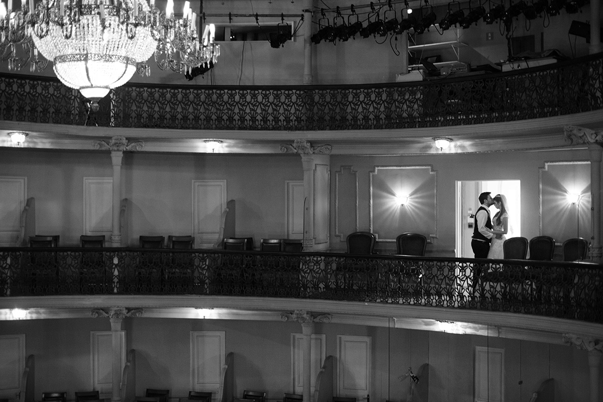 ensaio pós wedding, noiva bailarina, ensaio no theatro Carlos Gomes, ensaio casal em Vitória, casamento em Guarapari