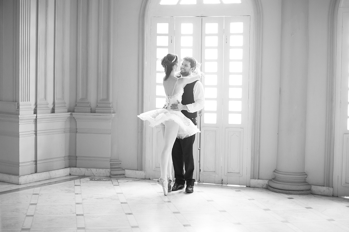 ensaio pós wedding, noiva bailarina, ensaio no theatro Carlos Gomes, ensaio casal em Vitória, casamento em Guarapari