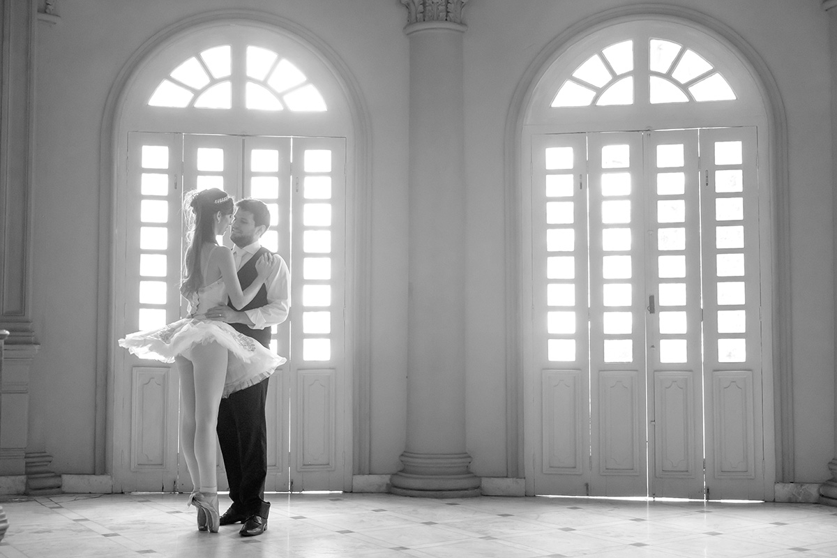 ensaio pós wedding, noiva bailarina, ensaio no theatro Carlos Gomes, ensaio casal em Vitória, casamento em Guarapari