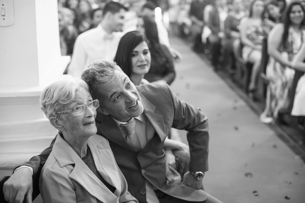 Casamento Guarapari, Festa de Casamento, Cerimonia igreja, Felipe Vieira Fotógrafo, felicidade, fotografia de casamento, vestido de noiva, entrada na igreja, Igrejinha, amor.