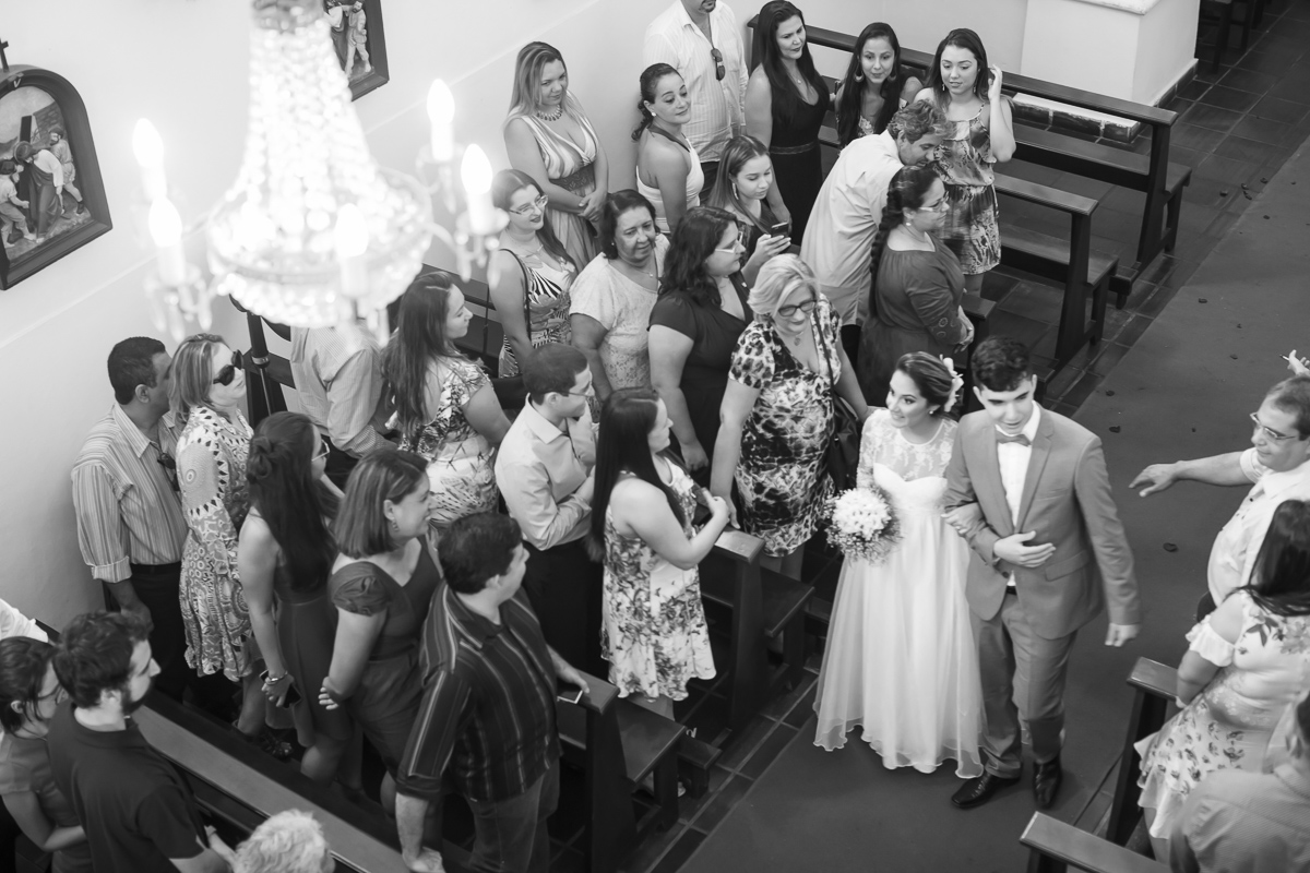 Casamento Guarapari, Festa de Casamento, Cerimonia igreja, Felipe Vieira Fotógrafo, felicidade, fotografia de casamento, vestido de noiva, entrada na igreja, Igrejinha, amor.