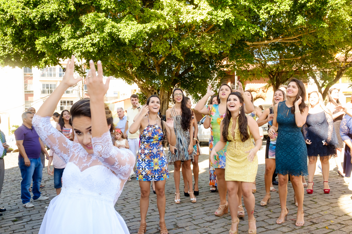 Casamento Guarapari, Festa de Casamento, Cerimonia igreja, Felipe Vieira Fotógrafo, felicidade, fotografia de casamento, vestido de noiva, bouquet de casamento, Igrejinha, amor.