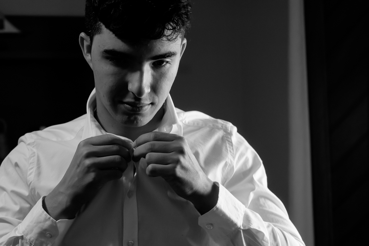 Casamento Guarapari, Festa de Casamento, Felipe Vieira Fotógrafo, felicidade, fotografia de casamento, making of noivo, terno de casamento.