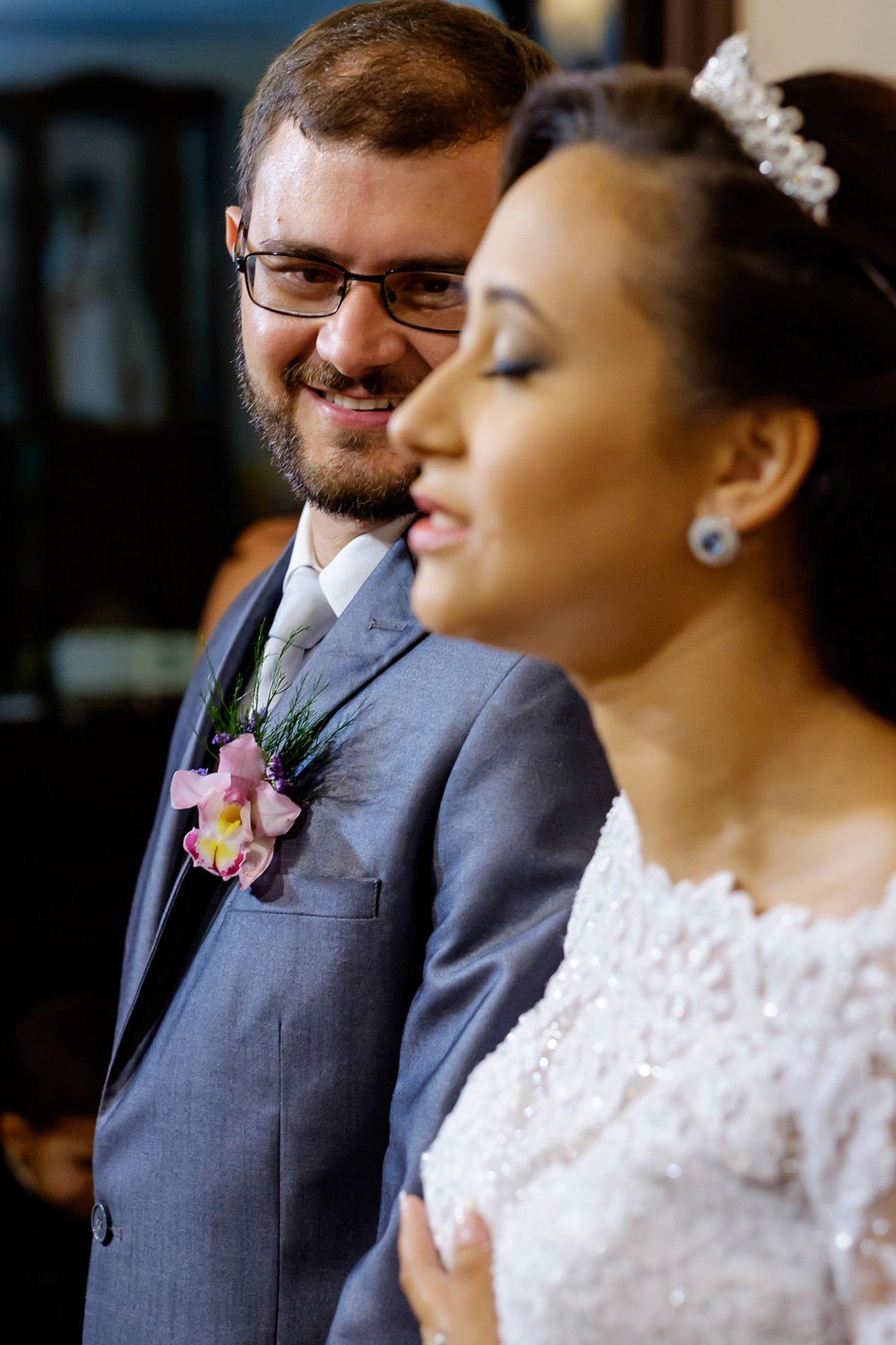 Casamento Guarapari, Festa de Casamento, Cerimonia igreja, Felipe Vieira Fotógrafo, felicidade, fotografia de casamento, vestido de noiva, entrada na igreja, Igrejinha, amor