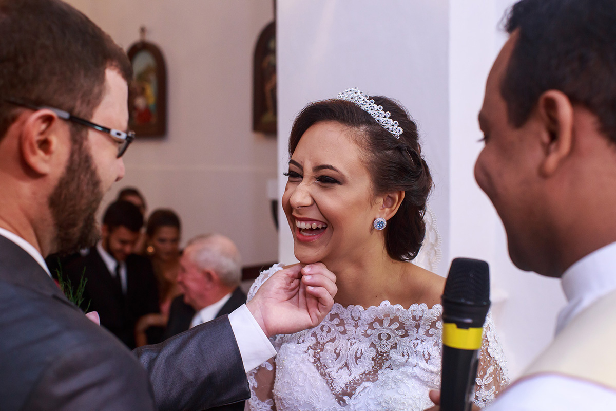 Casamento Guarapari, Festa de Casamento, Cerimonia igreja, Felipe Vieira Fotógrafo, felicidade, fotografia de casamento, vestido de noiva, entrada na igreja, Igrejinha, amor