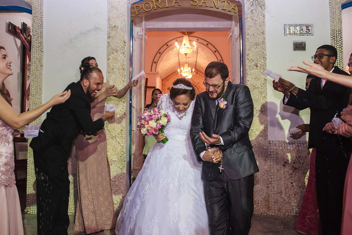 Casamento Guarapari, Festa de Casamento, Cerimonia igreja, Felipe Vieira Fotógrafo, felicidade, fotografia de casamento, vestido de noiva, entrada na igreja, Igrejinha, amor