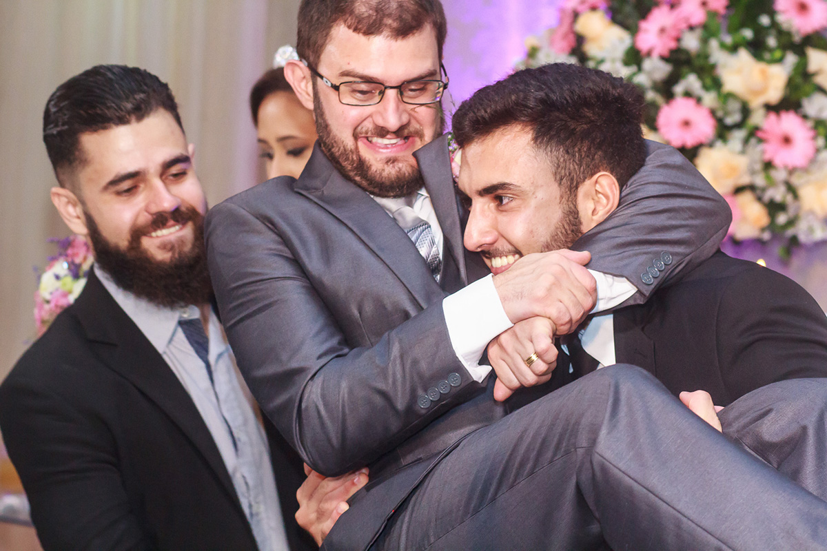 Casamento Guarapari, Festa de Casamento, Cerimonial Space Hall, Felipe Vieira Fotógrafo, noivos na festa, felicidade, vestido de noiva, fotografia de casamento, wedding day, party, noivo feliz.