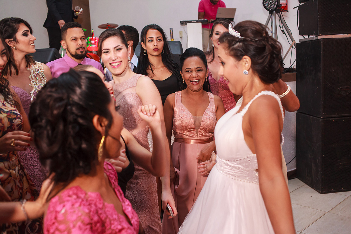 Casamento Guarapari, Festa de Casamento, Cerimonial Space Hall, Felipe Vieira Fotógrafo, noivos na festa, felicidade, vestido de noiva, fotografia de casamento, wedding party, dança de casamento.