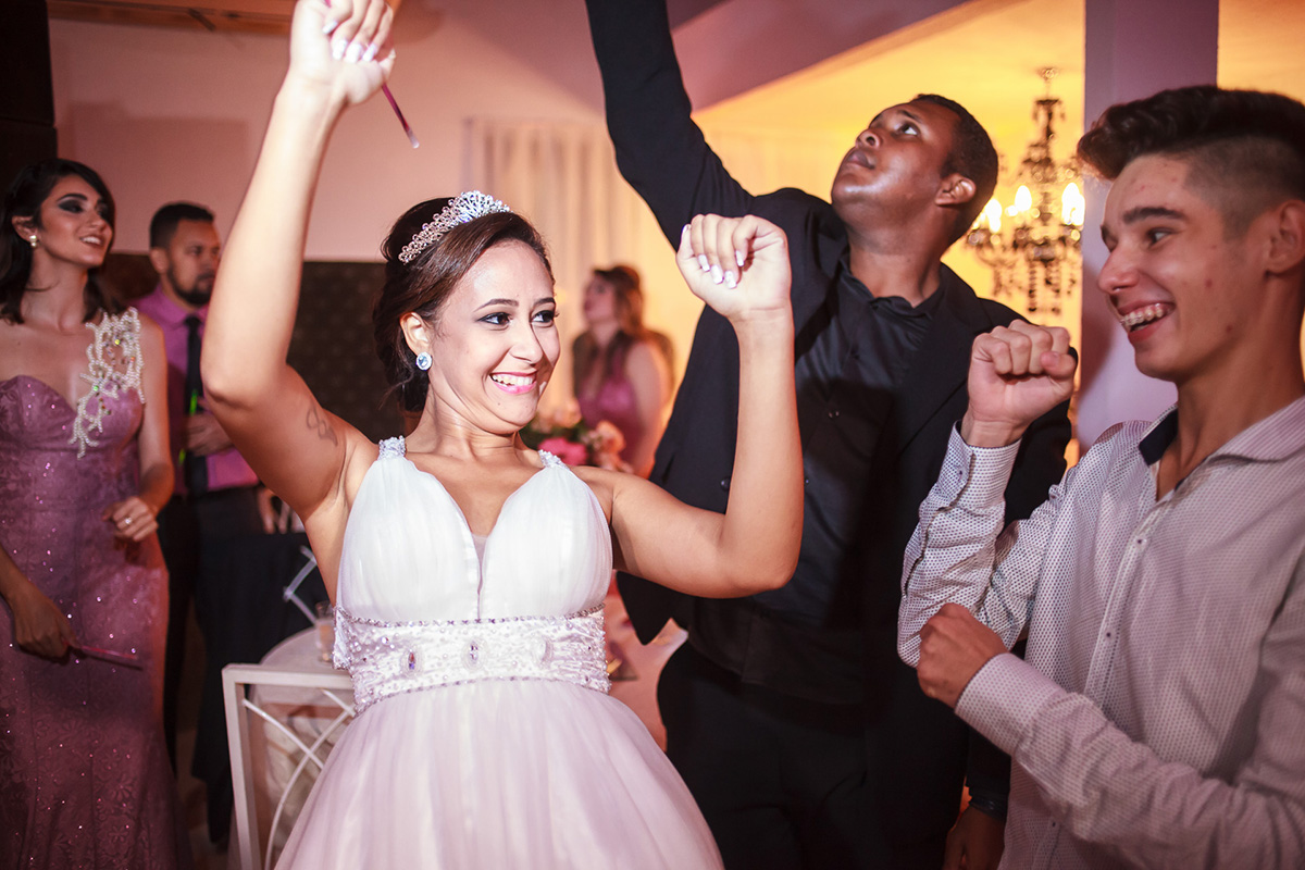 Casamento Guarapari, Festa de Casamento, Cerimonial Space Hall, Felipe Vieira Fotógrafo, noivos na festa, felicidade, vestido de noiva, fotografia de casamento, wedding party, dança de casamento.