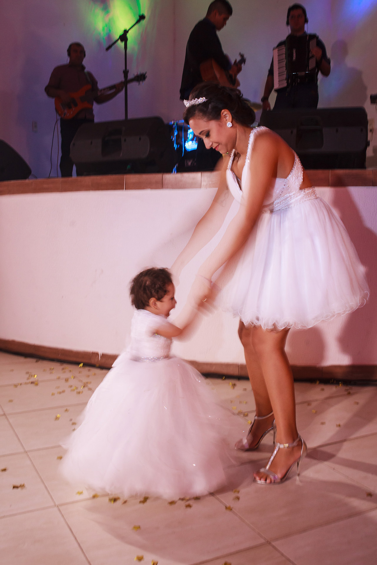 Casamento Guarapari, Festa de Casamento, Cerimonial Space Hall, Felipe Vieira Fotógrafo, noivos na festa, felicidade, vestido de noiva, fotografia de casamento, wedding party, dança de casamento.