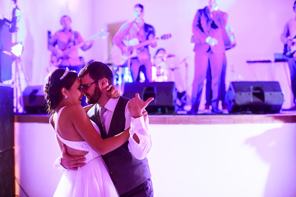 Casamento Guarapari, Festa de Casamento, Cerimonial Space Hall, Felipe Vieira Fotógrafo, noivos na festa, felicidade, vestido de noiva, fotografia de casamento, wedding party, dança de casamento.