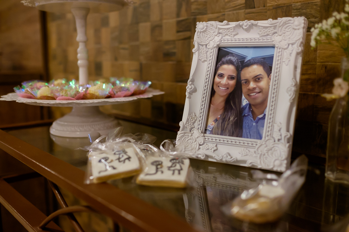 bolo de noivado, noivado em guarapari, felipe vieira fotografo, pousada serra negra, decoração para noivado, noivado, casamento guarapari