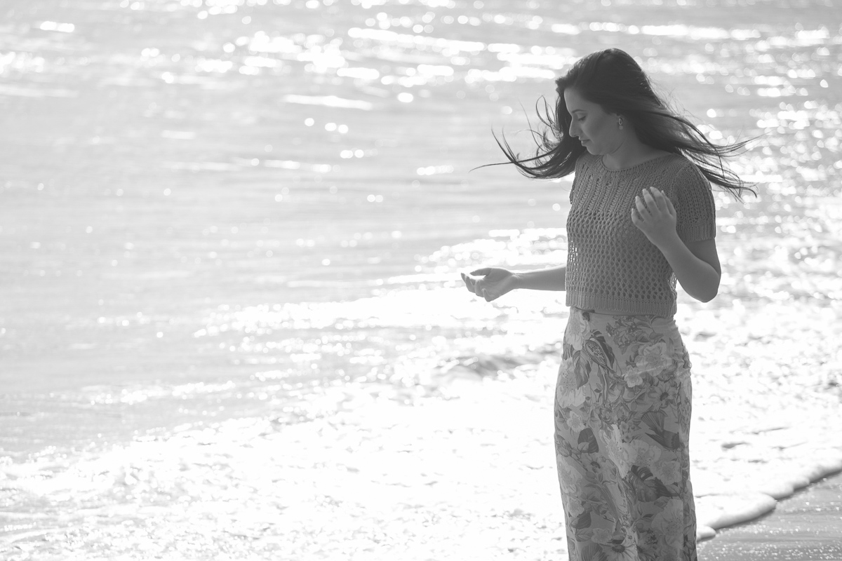 Book de 15 anos da Vitória foto Felipe Vieira Fotografo na praia Boca da Baleia em Anchieta