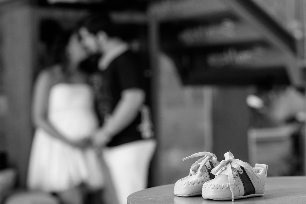 Ensaio gestante Kat Viera na Pousada Serra Negra em Guarapari por Felipe Vieira Fotografia em preto e branco