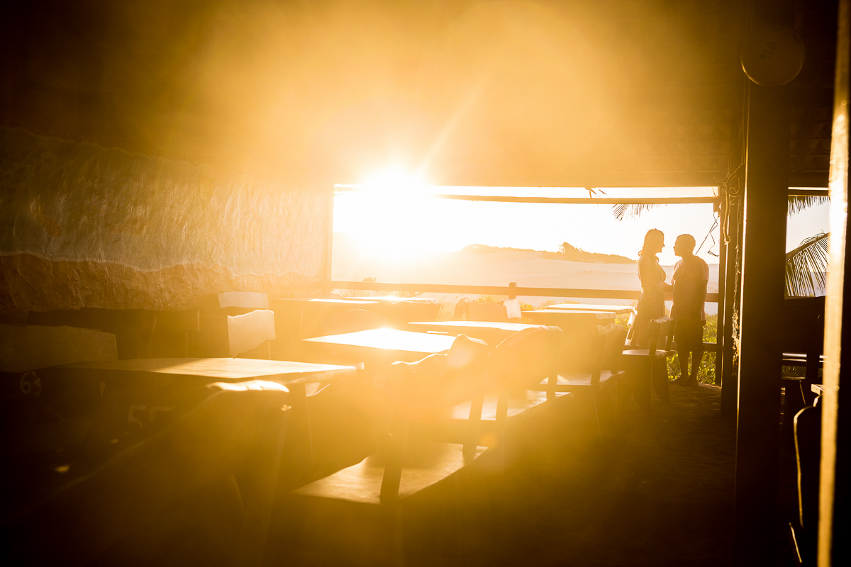 Ensaio casal em Itaúnas fotos Felipe Vieira Fotografia ensaio nas dunas em Itaúnas por do sol em Itaúnas