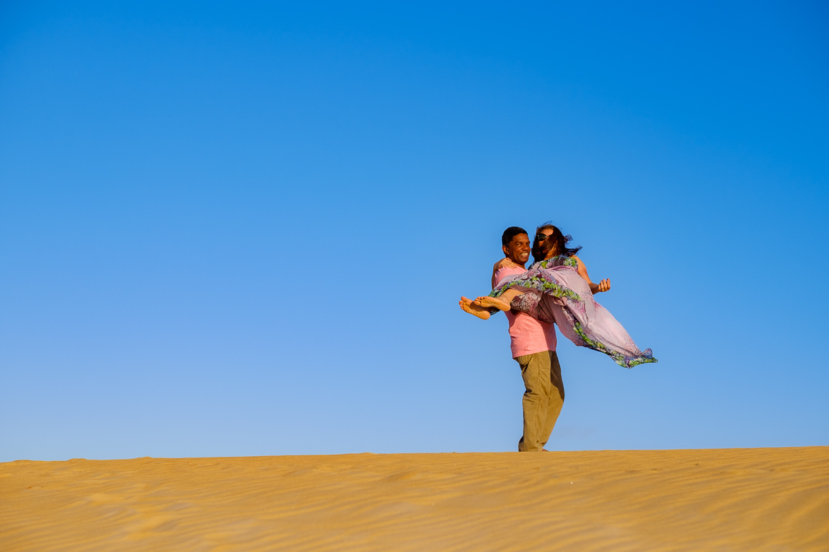 Ensaio casal em Itaúnas fotos Felipe Vieira Fotografia ensaio nas dunas em Itaúnas