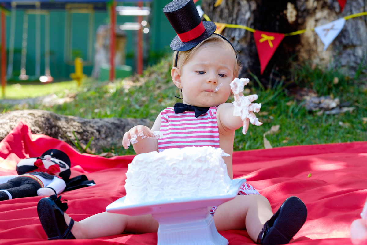 foto de aniversário de 01 ano da Isis vestida mágica feito no Sesc Guarapari Felipe Vieira Fotógrafo