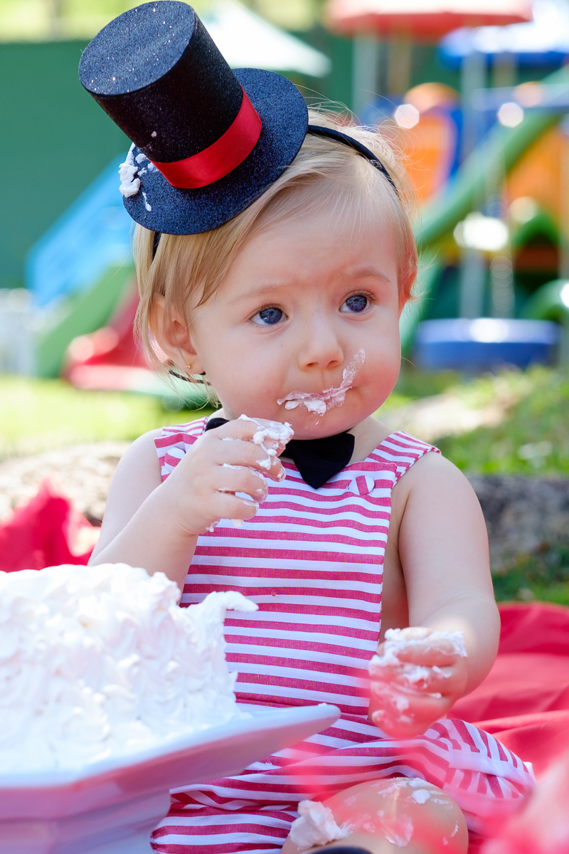 foto de aniversário de 01 ano da Isis vestida mágica feito no Sesc Guarapari Felipe Vieira Fotógrafo