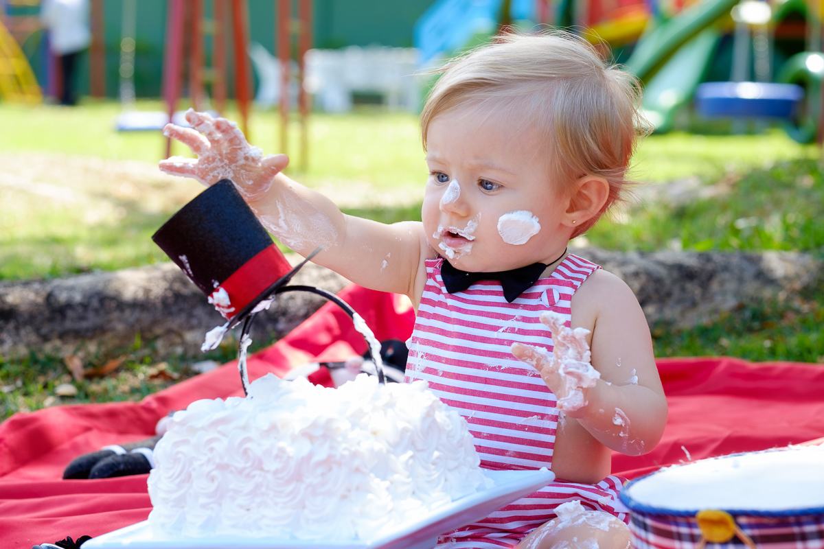 foto de aniversário de 01 ano da Isis vestida mágica feito no Sesc Guarapari Felipe Vieira Fotógrafo